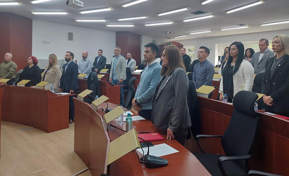 РОДНИНИ НА ФУНКЦИОНЕРИ НА ВМРО-ДПМНЕ ИЗБРАНИ ЗА  В. Д. ЧЛЕНОВИ НА ОДБОРИТЕ НА ЈАВНИТЕ ПРЕТПРИЈАТИЈА ВО БИТОЛА, ОБВИНИ ОПОЗИЦИЈАТА, ОД ПАРТИЈАТА ВЕЛАТ ГИ ИСПОЛНУВААТ КРИТЕРИУМИТЕ