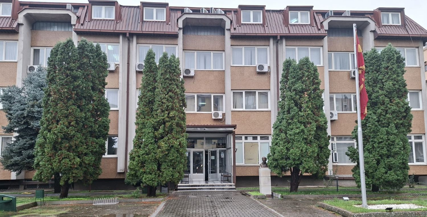 СЕ ОБИДЕЛ ДА Ѝ СТАВИ ПЕСТИЦИД ВО УСТАТА НА СОПРУГАТА, А ПОТОА ЈА СЕЧЕЛ ПО ВРАТОТ, СТРУМИЧАНЕЦ ЌЕ ОДГОВАРА ЗА ОБИД ЗА УБИСТВО