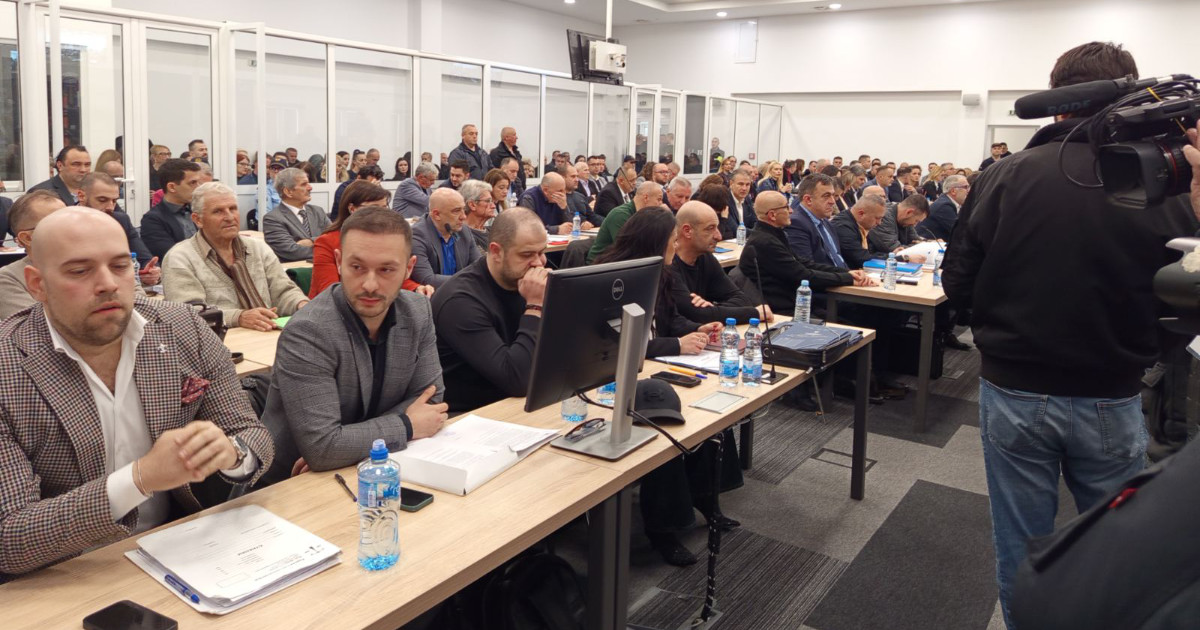 НЕ Е ТОЧНО ДЕКА ВО ЗАТВОРОТ ВО ШУТКА СЕ ПРИЈАВИЛО ЛИЦЕ И ПРИЗНАЛО ОТИ БИЛЕ НЕГОВИ 13-ТЕ МОБИЛКИ ВО ЌЕЛИЈАТА НА ОБВИНЕТИОТ ЗА „ПУЛС“ КАМБЕРИ, ВЕЛИ ДИРЕКТОРОТ УТКОВСКИ ЗА ТВРДЕЊЕТО НА ОДБРАНАТА