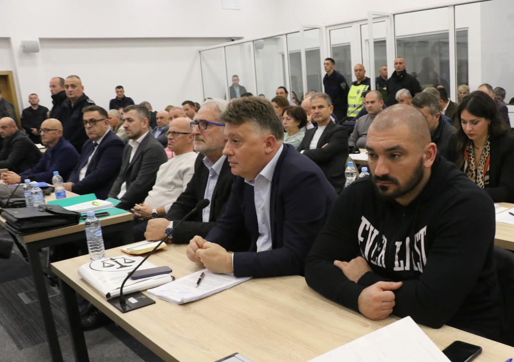 КАДЕ ВИ СЕ АКТУЕЛНИТЕ МИНИСТРИ И ДИРЕКТОРИ ВО ОБВИНЕНИЕТО ЗА ПОЖАРОТ ВО КОЧАНИ И ШТО ПРАВЕВТЕ ВИЕ ОБВИНИТЕЛЕ 13 ГОДИНИ ПОКРАЈ НЕИСПРАВНИОТ КЛУБ, ПРАША АДВОКАТОТ ШИЛЕГОВ ВО ВОВЕДЕН ЗБОР КАДЕ ВИ СЕ АКТУЕЛНИТЕ МИНИСТРИ И ДИРЕКТОРИ ВО ОБВИНЕНИЕТО ЗА ПОЖАРОТ ВО КОЧАНИ И ШТО ПРАВЕВТЕ ВИЕ ОБВИНИТЕЛЕ 13 ГОДИНИ ПОКРАЈ НЕИСПРАВНИОТ КЛУБ, ПРАША АДВОКАТОТ ШИЛЕГОВ ВО ВОВЕДЕН ЗБОР