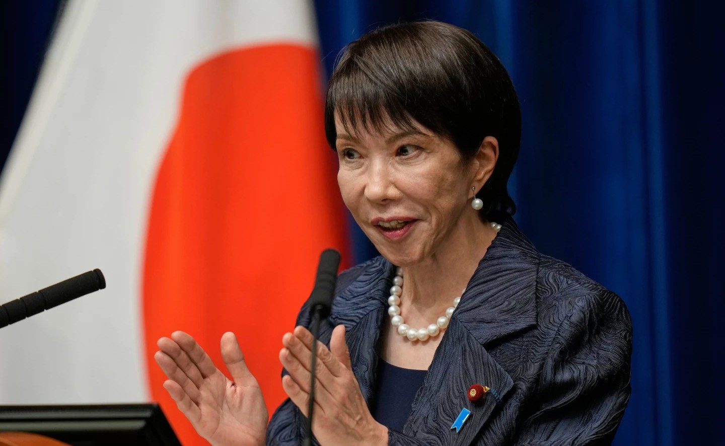 ЈАПОНСКАТА ПРЕМИЕРКА ТАКАИЧИ ВЕЛИ ДЕКА СПИЕ ДВА ЧАСА НА ДЕН, СОСТАНОЦИ СВИКУВА СРЕДЕ НОЌ ЈАПОНСКАТА ПРЕМИЕРКА ТАКАИЧИ ВЕЛИ ДЕКА СПИЕ ДВА ЧАСА НА ДЕН, СОСТАНОЦИ СВИКУВА СРЕДЕ НОЌ