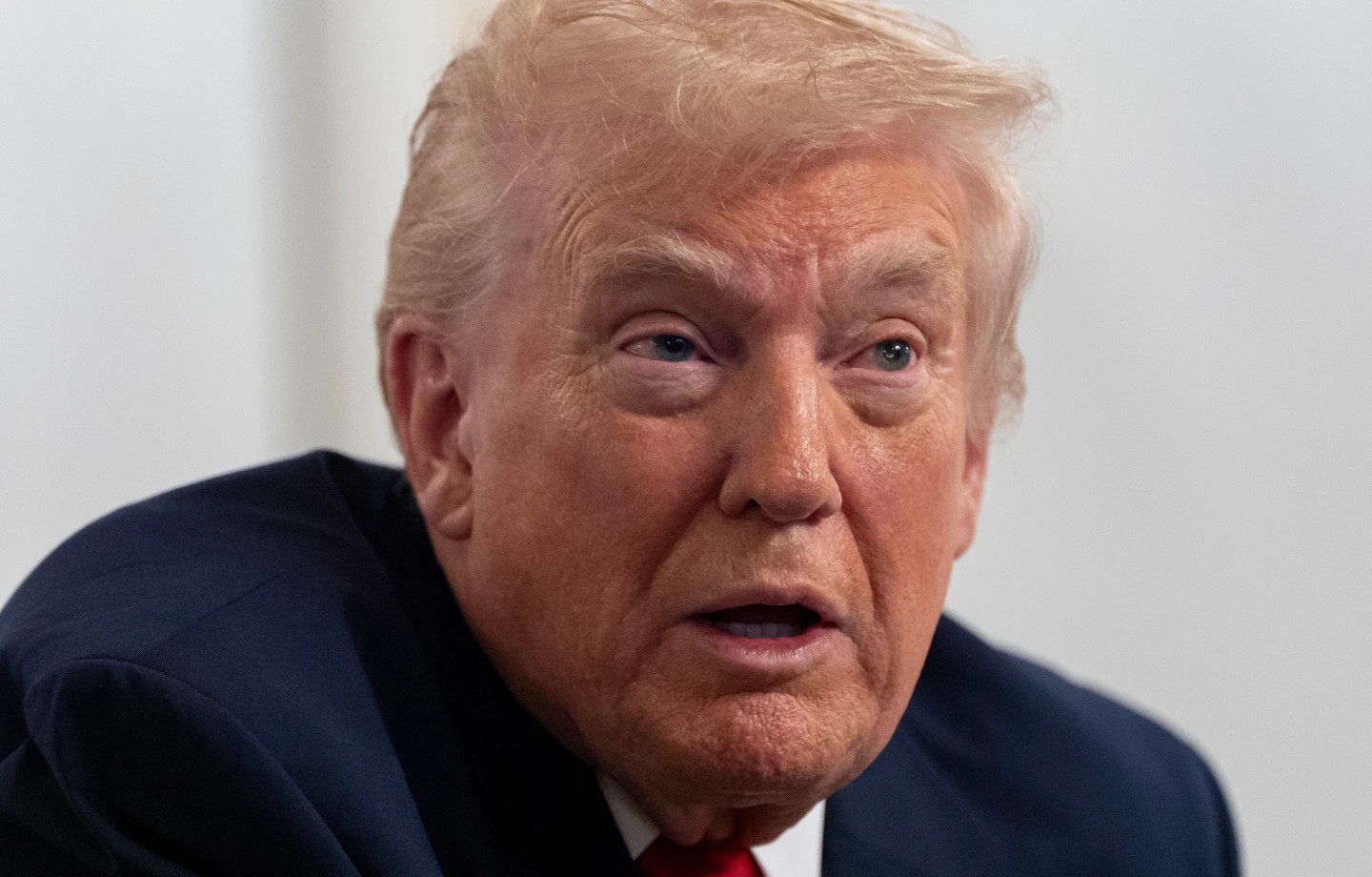 ТРАМП ВЕЛИ ДЕКА ВОЗДУШНИОТ ПРОСТОР НАД И ОКОЛУ ВЕНЕЦУЕЛА Е ЦЕЛОСНО ЗАТВОРЕН