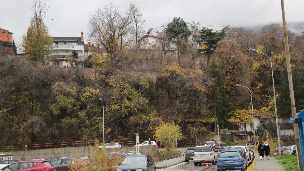 ОТКАКО ПАК ПОЧНА ДА СЕ ЛИЗГА ЗЕМЈИШТЕ НА ВОДНО, ОПШТИНА ЦЕНТАР ПОБАРА ПОМОШ ОД ВЛАДАТА ДА ИНТЕРВЕНИРА ВО ПРИВАТЕН ИМОТ