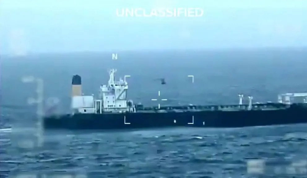 АМЕРИКАНСКАТА ВОЈСКА ЗАЗЕДЕ УШТЕ ЕДЕН ТАНКЕР ПОКРАЈ БРЕГОТ НА ВЕНЕЦУЕЛА