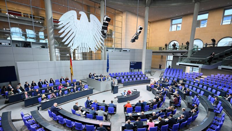 ГЕРМАНСКИОТ ПАРЛАМЕНТ ЈА ОДОБРИ НОВАТА ДОБРОВОЛНА ВОЕНА СЛУЖБА