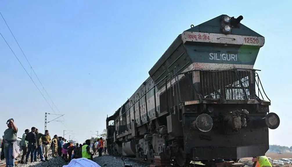 ВОЗ УБИ СЕДУМ СЛОНОВИ ВО ИНДИЈА