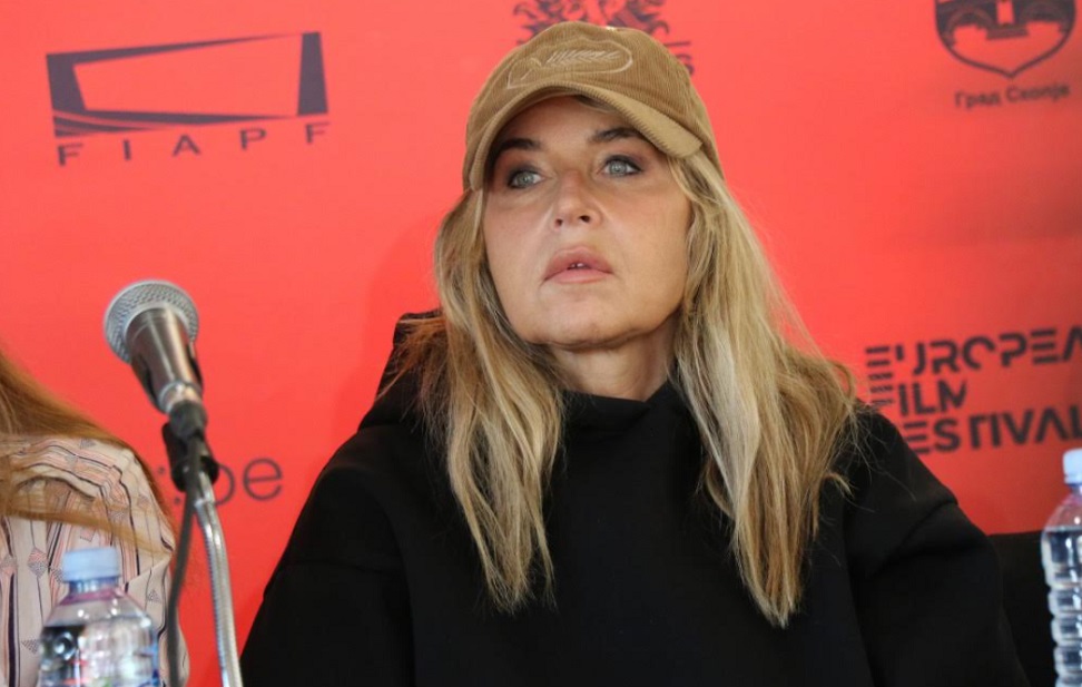 ПЛАЧЕВ КOГА ГО ПРОЧИТАВ СЦЕНАРИОТО ЗА „БЕЛО СЕ ПЕРЕ НА 90“, РЕЧЕ АКТЕРКАТА АНИЦА ДОБРА НА СИНЕДЕЈС ПЛАЧЕВ КOГА ГО ПРОЧИТАВ СЦЕНАРИОТО ЗА „БЕЛО СЕ ПЕРЕ НА 90“, РЕЧЕ АКТЕРКАТА АНИЦА ДОБРА НА СИНЕДЕЈС