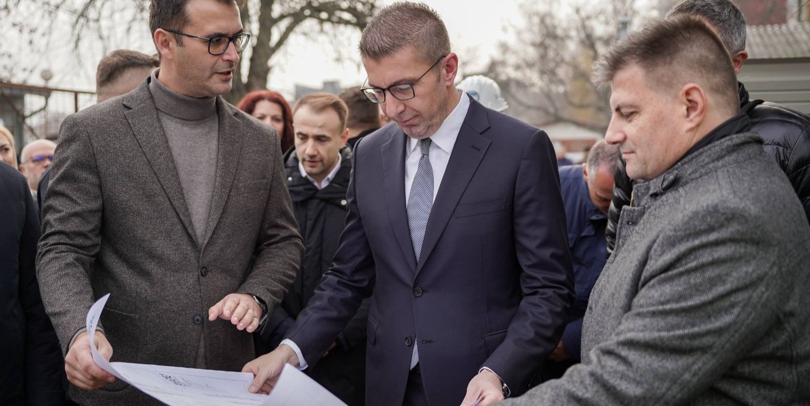 ЗДРАВЈЕТО НА ПРЕМИЕРОТ МИЦКОСКИ Е ЗАГРОЗЕНО ОД СЕЗОНСКИ ФАКТОРИ, НО СОСТОЈБАТА НЕ Е ЗАГРИЖУВАЧКА, ВЕЛИ ВЛАДАТА ЗДРАВЈЕТО НА ПРЕМИЕРОТ МИЦКОСКИ Е ЗАГРОЗЕНО ОД СЕЗОНСКИ ФАКТОРИ, НО СОСТОЈБАТА НЕ Е ЗАГРИЖУВАЧКА, ВЕЛИ ВЛАДАТА