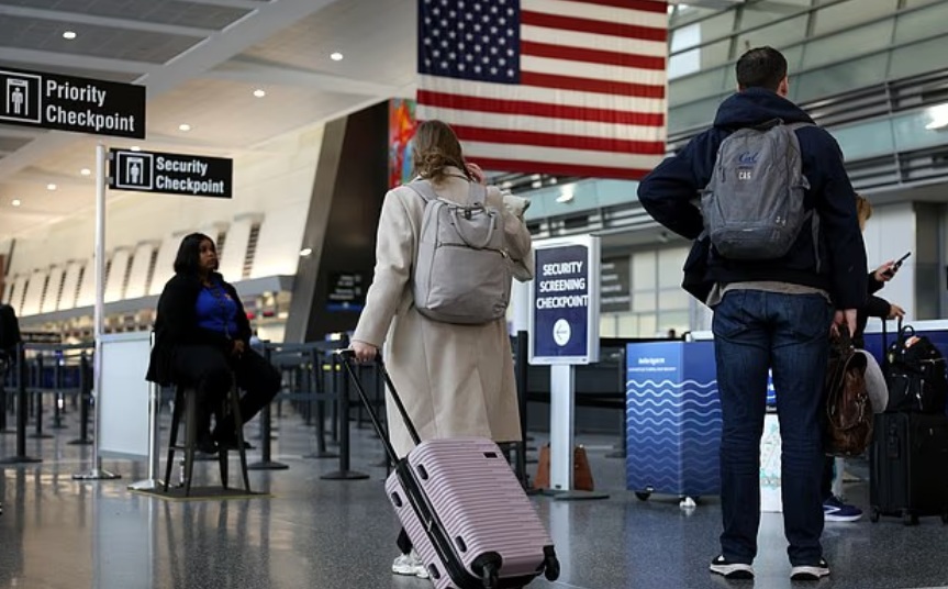 ВЛАДАТА НА ТРАМП ЌЕ БАРА ОД СТРАНСКИТЕ ТУРИСТИ ДА ДОСТАВАТ СÈ ШТО ОБЈАВИЛЕ НА СОЦИЈАЛНИТЕ МРЕЖИ ВО ПОСЛЕДНИТЕ ПЕТ ГОДИНИ ВЛАДАТА НА ТРАМП ЌЕ БАРА ОД СТРАНСКИТЕ ТУРИСТИ ДА ДОСТАВАТ СÈ ШТО ОБЈАВИЛЕ НА СОЦИЈАЛНИТЕ МРЕЖИ ВО ПОСЛЕДНИТЕ ПЕТ ГОДИНИ