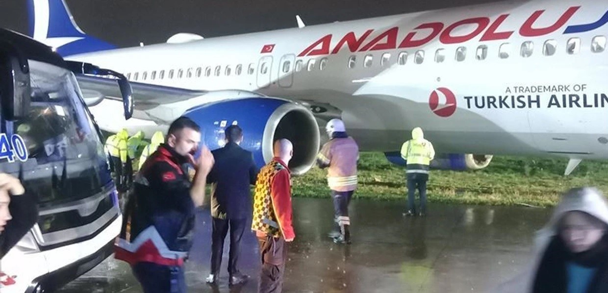 АВИОН НА ТУРСКАТА „АЏЕТ“ НА ЛЕТ ОД ПРИШТИНА СЕ ИЗЛИЗГА ОД ПИСТАТА ВО ИСТАНБУЛ, НЕМА ПОВРЕДЕНИ