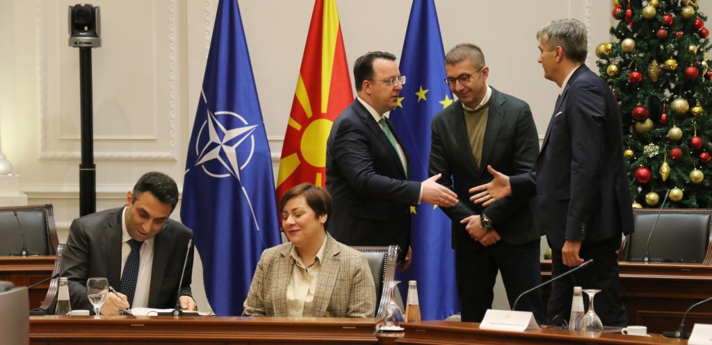 СО ЗАЕМ ОД 21 МИЛИОН ЕВРА ОД ЕБОР ЌЕ СЕ КУПAT ПЕТ НОВИ ЛОКОМОТИВИ ЗА ЖЕЛЕЗНИЦАТА