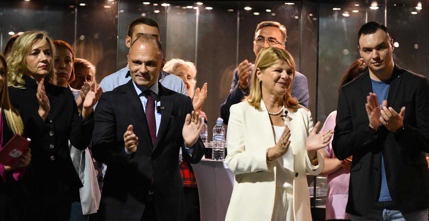 ЦЕЛО РАКОВОДСТВО НА СДСМ ПОДНЕСЕ ОСТАВКИ ПО БАРАЊЕ НА ФИЛИПЧЕ ЦЕЛО РАКОВОДСТВО НА СДСМ ПОДНЕСЕ ОСТАВКИ ПО БАРАЊЕ НА ФИЛИПЧЕ