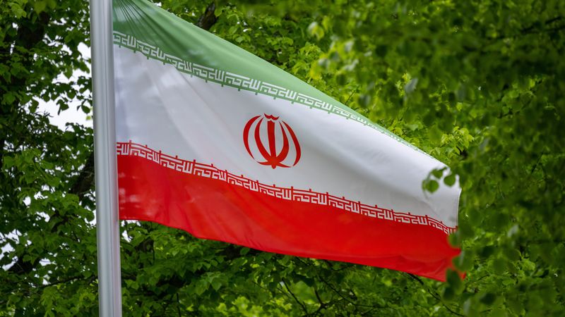 МАЖ ЈАВНО ПОГУБЕН ВО ИРАН ОТИ ЈА ЗАДУШИЛ СОПРУГАТА