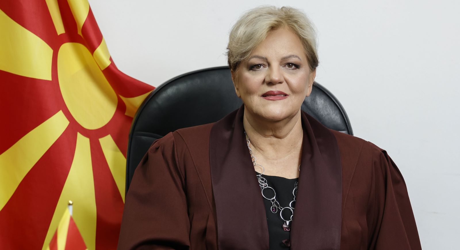 УСТАВНАТА СУДИЈКА ЈАДРАНКА ДАБОВИЌ-АНАСТАСОВСКА СИ ПОДНЕСЕ НЕОТПОВИКЛИВА ОСТАВКА, СЕ ВРАЌА НА ПРАВНИОТ ФАКУЛТЕТ „ЈУСТИНИЈАН ПРВИ“