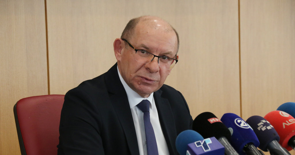 ОБВИНИТЕЛОТ КОЦЕВСКИ НЕ ОТИДЕ ВО СОБРАНИЕ ДА ГО РАЗРЕШАТ, САМ СИ ПОДНЕСЕ ОСТАВКА И КАЖА ДЕКА ПОЛИТИЧКИ ГО ОТСТРАНУВААТ ОД ФУНКЦИЈАТА ОБВИНИТЕЛОТ КОЦЕВСКИ НЕ ОТИДЕ ВО СОБРАНИЕ ДА ГО РАЗРЕШАТ, САМ СИ ПОДНЕСЕ ОСТАВКА И КАЖА ДЕКА ПОЛИТИЧКИ ГО ОТСТРАНУВААТ ОД ФУНКЦИЈАТА