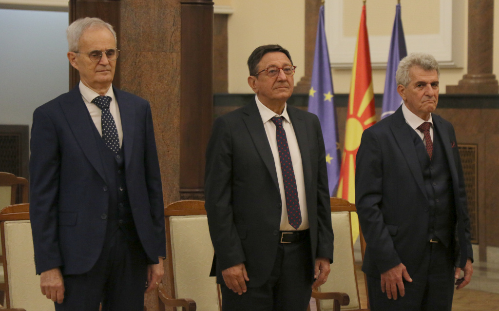 АКАДЕМИК МИТЕВСКИ, КОМПОЗИТОРОТ ГЛИШИЌ И УМЕТНИКОТ ИБРАХИМ ЈА ДОБИЈА ДРЖАВНАТА НАГРАДА „СВЕТИ КЛИМЕНТ ОХРИДСКИ“ АКАДЕМИК МИТЕВСКИ, КОМПОЗИТОРОТ ГЛИШИЌ И УМЕТНИКОТ ИБРАХИМ ЈА ДОБИЈА ДРЖАВНАТА НАГРАДА „СВЕТИ КЛИМЕНТ ОХРИДСКИ“