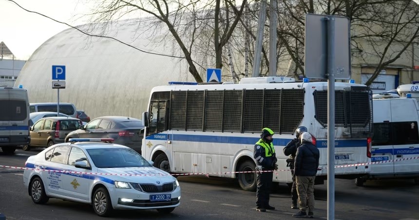 ДВАЈЦА ПОЛИЦАЈЦИ ЗАГИНАА ВО ЕКСПЛОЗИЈА НА АВТОМОБИЛ-БОМБА ВО МОСКВА