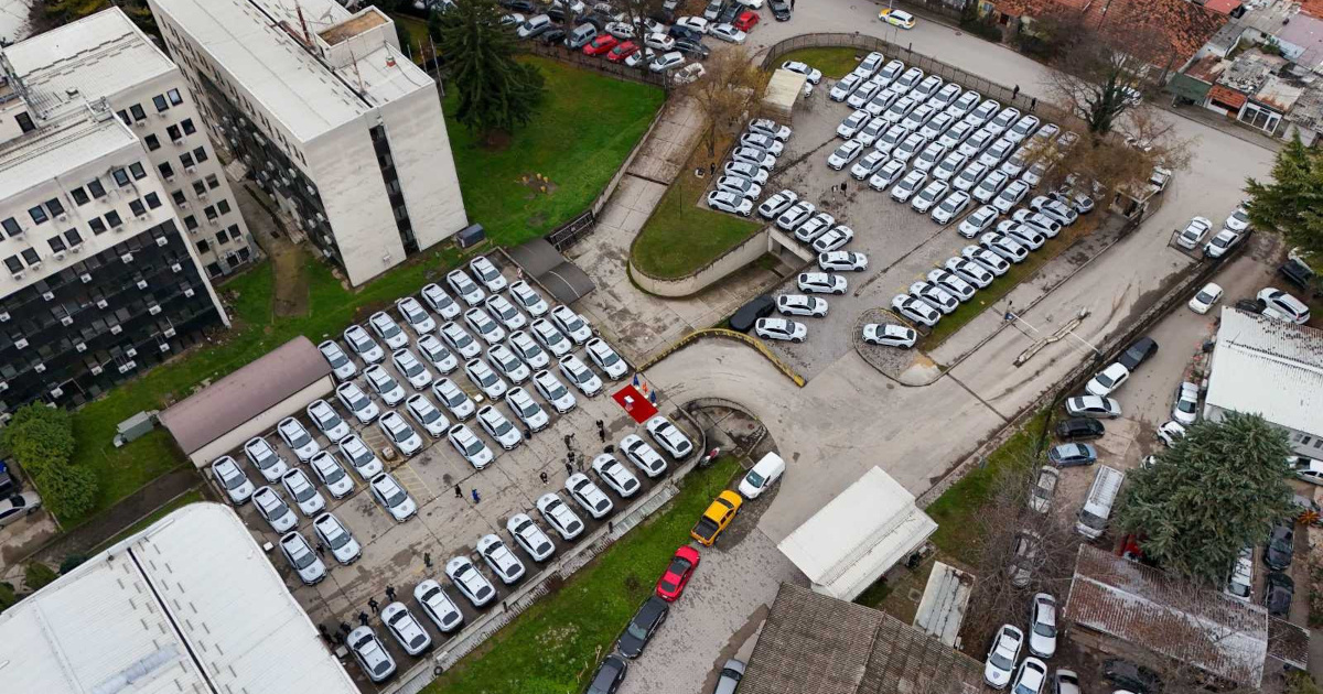 МВР ГО ОБНОВИ ВОЗНИОТ ПАРК СО 120 „ПЕЖОА“ ВРЕДНИ 3,9 МИЛИОНИ ЕВРА, МИЦКОСКИ ПОСАКА ПОЛИЦИЈАТА ДА ГИ КОРИСТИ ШТО ПОМАЛКУ