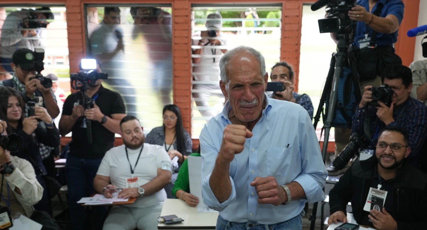 ПРЕТСЕДАТЕЛ НА ХОНДУРАС СТАНА НАСРИ АСФУРА, КАНДИДАТОТ ПОДДРЖАН ОД ТРАМП