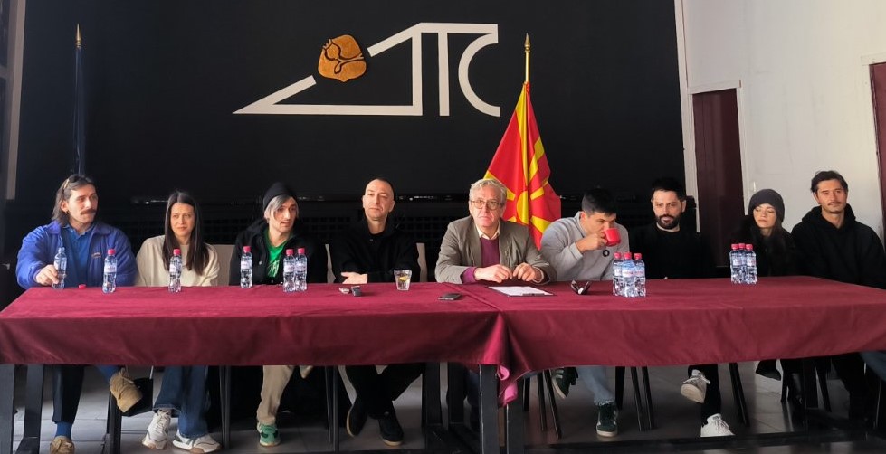 ОВАА „БОЛВА В УВО“ НЕ Е РИМЕЈК НА ТАА ОД ПРЕД 51 ГОДИНА, ТУКУ СОСЕМА НОВО ЧИТАЊЕ, ВЕЛИ ЕВТИМОВ ПРЕД ПРЕМИЕРАТА ВО СКОПСКИОТ ДРАМСКИ ТЕАТАР ОВАА „БОЛВА В УВО“ НЕ Е РИМЕЈК НА ТАА ОД ПРЕД 51 ГОДИНА, ТУКУ СОСЕМА НОВО ЧИТАЊЕ, ВЕЛИ ЕВТИМОВ ПРЕД ПРЕМИЕРАТА ВО СКОПСКИОТ ДРАМСКИ ТЕАТАР