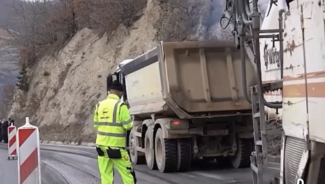 СЕ РЕКОНСТРУИРА ПРЕВОЈОТ ПРЕСЕКА НА ПАТОТ КИЧЕВО – ОХРИД ВО ДОЛЖИНА ОД 11 КИЛОМЕТРИ
