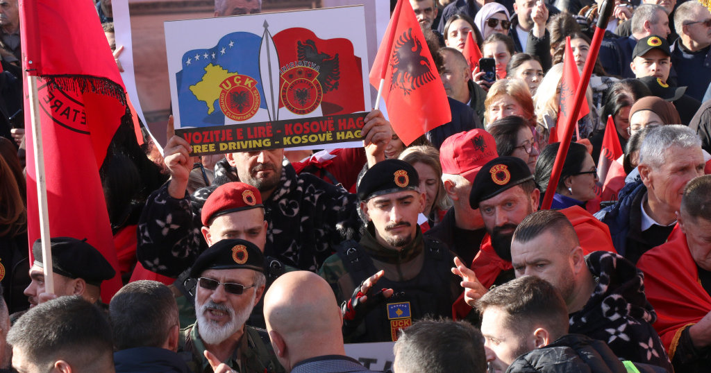 ВО СКОПЈЕ СЕ ОДРЖА ПРОТЕСТ ЗА ПОДДРШКА НА ОВК, СЕ БАРА ОСЛОБОДУВАЊЕ НА ОБВИНЕТИТЕ ВО ХАГ ВО СКОПЈЕ СЕ ОДРЖА ПРОТЕСТ ЗА ПОДДРШКА НА ОВК, СЕ БАРА ОСЛОБОДУВАЊЕ НА ОБВИНЕТИТЕ ВО ХАГ