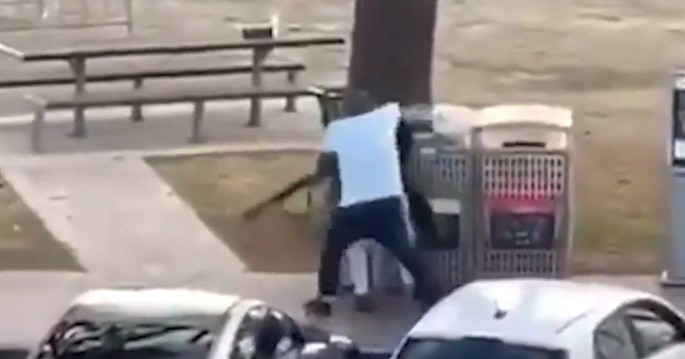 ДЕСЕТ ЗАГИНАТИ ВО ПУКАЊЕ НА ПЛАЖА ВО АВСТРАЛИЈА, ЕДЕН НАПАЃАЧ Е УБИЕН, А ГРАЃАНИН МУ ГО ОДЗЕДЕ ОРУЖЈЕТО НА ДРУГ ДЕСЕТ ЗАГИНАТИ ВО ПУКАЊЕ НА ПЛАЖА ВО АВСТРАЛИЈА, ЕДЕН НАПАЃАЧ Е УБИЕН, А ГРАЃАНИН МУ ГО ОДЗЕДЕ ОРУЖЈЕТО НА ДРУГ