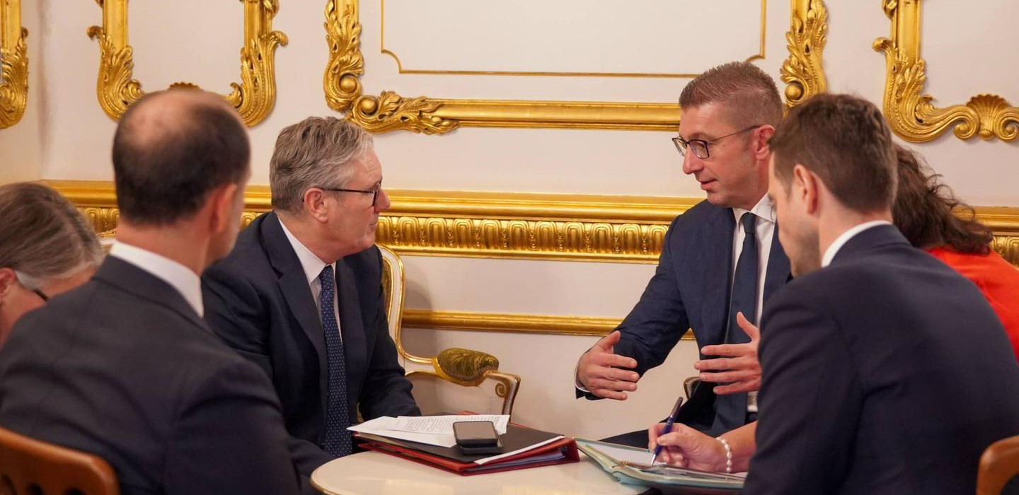 ВЛАДАТА НЕГИРА ДЕКА ПРЕГОВАРА СО ВЕЛИКА БРИТАНИЈА ЗА ПРИФАЌАЊЕ МИГРАНТИ ОДБИЕНИ ЗА АЗИЛ