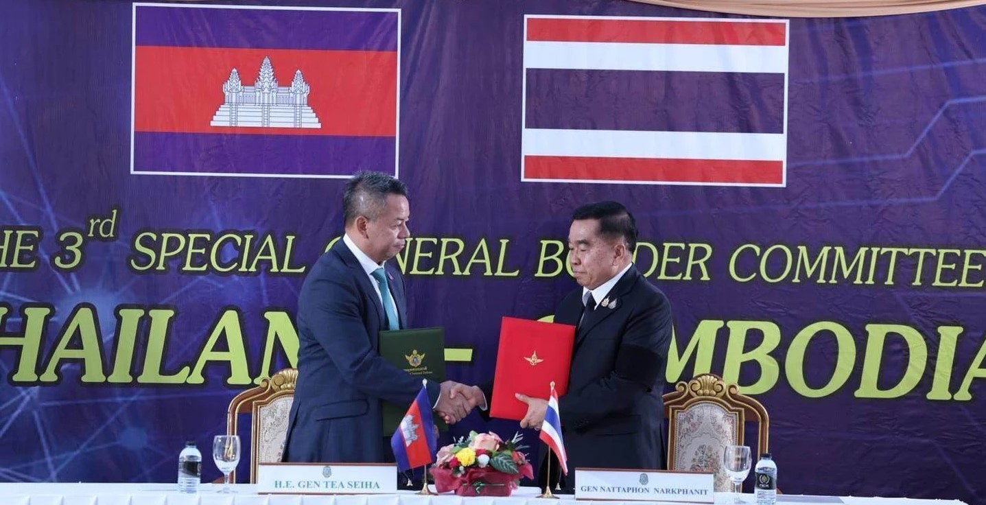 ТАЈЛАНД И КАМБОЏА ПОТПИШАА ПРИМИРЈЕ ЗА ЗАПИРАЊЕ НА ПОГРАНИЧНИОТ КОНФЛИКТ