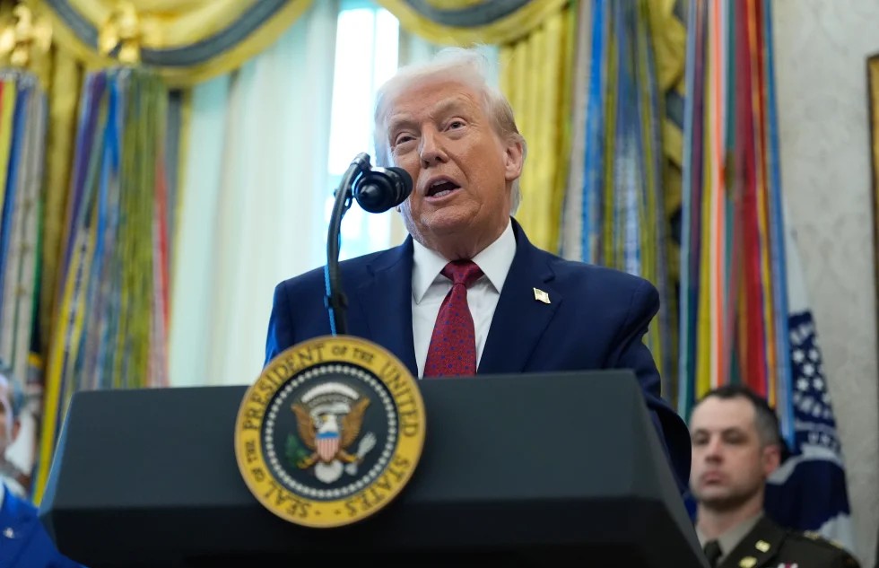 ТРАМП ГО ТУЖИ БИ-БИ-СИ ЗА 10 МИЛИЈАРДИ ДОЛАРИ ЗА МОНТИРАН ГОВОР ОД 2021 ТРАМП ГО ТУЖИ БИ-БИ-СИ ЗА 10 МИЛИЈАРДИ ДОЛАРИ ЗА МОНТИРАН ГОВОР ОД 2021