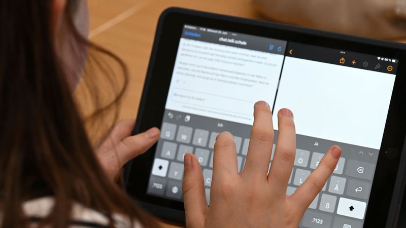 ВЕШТАЧКАТА ИНТЕЛИГЕНЦИЈА ПОМАГА ВО УЧЕЊЕТО, НО ГИ ПРАВИ УЧЕНИЦИТЕ МРЗЛИВИ, ВЕЛАТ НОВИ ИСТРАЖУВАЊА