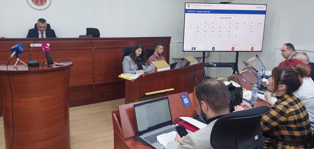 ДВА ЧАСА ПАРКИНГ ВО ЦЕНТАРОТ НА БИТОЛА ЌЕ ЧИНИ 100 ДЕНАРИ, ЗА 30 ОТСТО ПОСКАПЕА ГРАДИНКИТЕ, ГРОБНИТЕ МЕСТА И ДРУГИ ЈАВНИ УСЛУГИ ВО ОПШТИНАТА ДВА ЧАСА ПАРКИНГ ВО ЦЕНТАРОТ НА БИТОЛА ЌЕ ЧИНИ 100 ДЕНАРИ, ЗА 30 ОТСТО ПОСКАПЕА ГРАДИНКИТЕ, ГРОБНИТЕ МЕСТА И ДРУГИ ЈАВНИ УСЛУГИ ВО ОПШТИНАТА