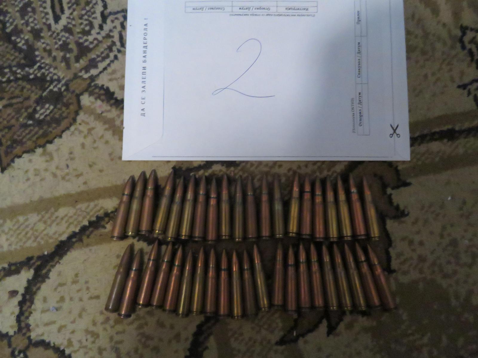 ПЕТМИНА УАПСЕНИ ПО ПРЕТРЕСИТЕ ВО СЕЛО БРВЕНИЦА, НАЈДЕНО ОРУЖЈЕ И ДРОГА ПЕТМИНА УАПСЕНИ ПО ПРЕТРЕСИТЕ ВО СЕЛО БРВЕНИЦА, НАЈДЕНО ОРУЖЈЕ И ДРОГА