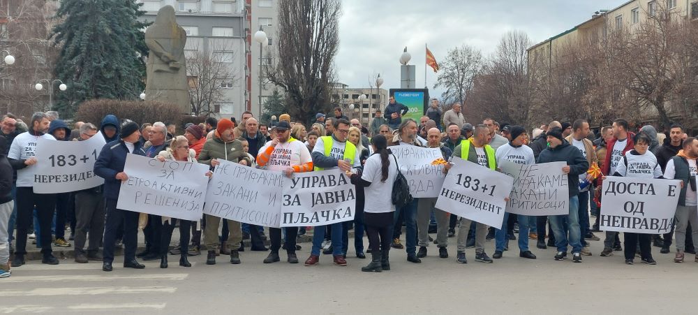 ДРЖАВАТА ПО СЛУЖБЕН ПАТ ДА ОБЕЗБЕДИ ПОТВРДИ ЗА ПЛАТЕН ДАНОК ВО ИРАК И АВГАНИСТАН, БАРААТ КУМАНОВЦИТЕ ПО ОДАНОЧУВАЊЕТО НА ПЛАТИТЕ ЗА 2020