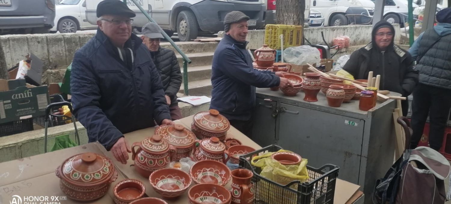 УБАВО СЕ ЖИВЕЕ ОД ГРНЧАРСТВОТО, НО НЕМА НАСЛЕДНИЦИ НА ЗАНАЕТОТ, ВЕЛАТ ЕДИНСТВЕНИТЕ ГРНЧАРИ ВО ЗЛЕТОВО, БРАЌАТА МИТЕ И ЉУПЧО АРСОВСКИ