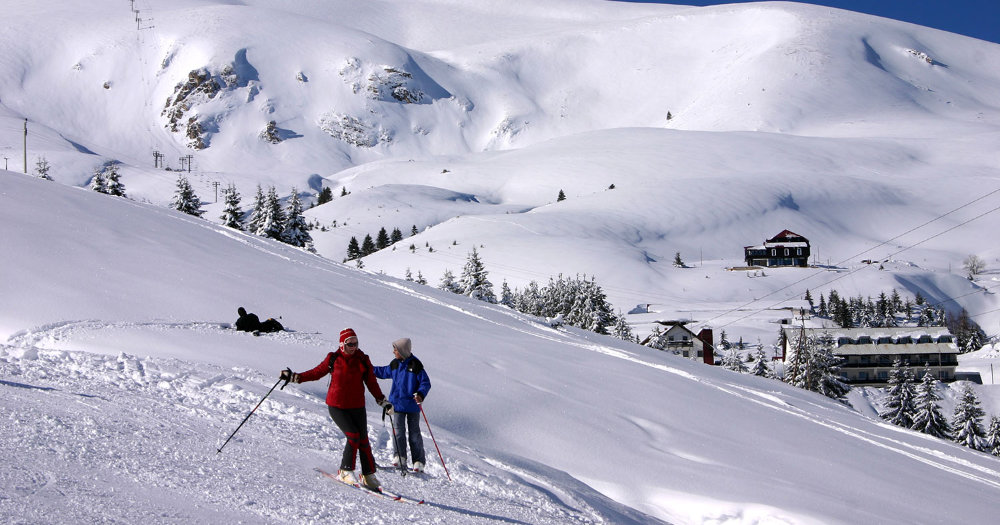 ОД ДЕНЕСКА ОФИЦИЈАЛНО ПОЧНУВА СКИЈАЧКАТА СЕЗОНА НА ПОПОВА ШАПКА