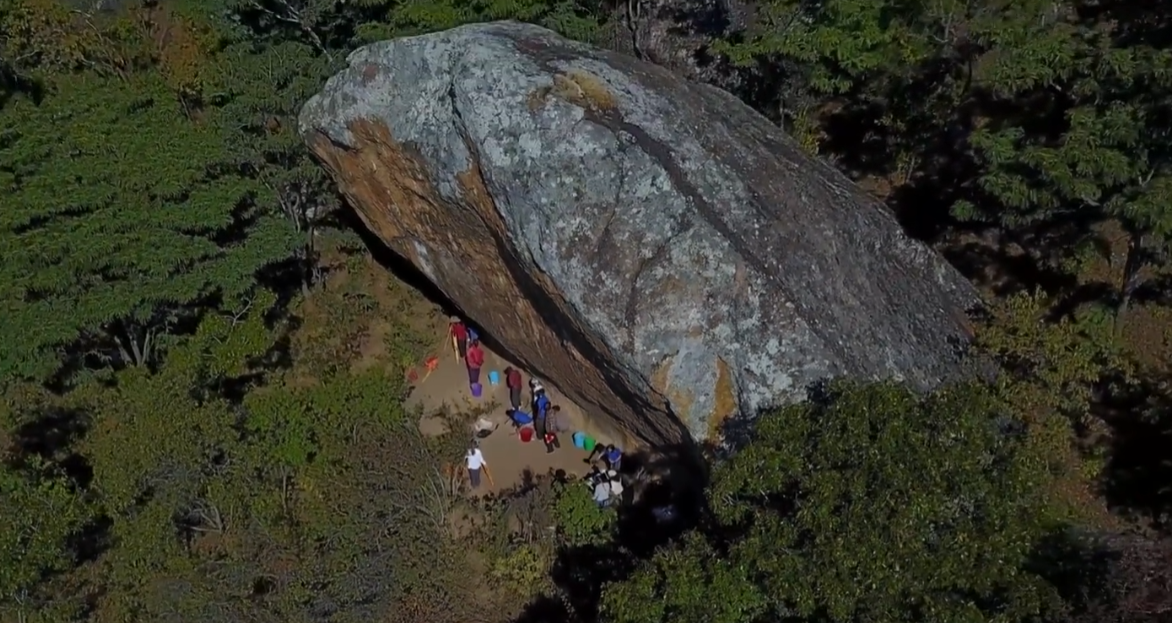 ОСТАТОЦИ ОД ЖЕНА СТАРИ 9.500 ГОДИНИ ПРОНАЈДЕНИ ВО НАЈСТАРАТА КЛАДА ЗА КРЕМИРАЊЕ ВО АФРИКА