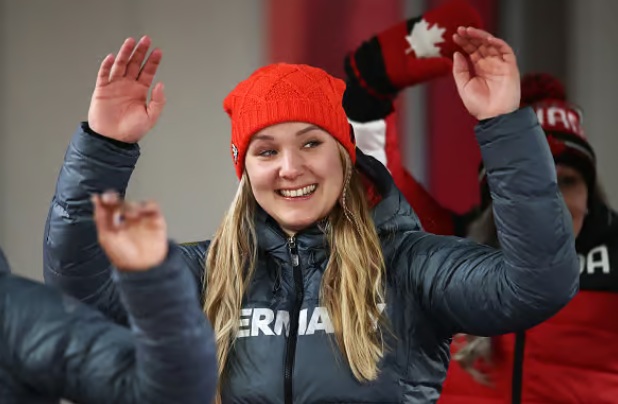 НИКОГАШ НЕ БИ СЕ СОБЛЕКЛА ГОЛА, ВЕЛИ ГЕРМАНСКАТА ОЛИМПИЈКА ЛИЗА БУКВИЦ, КОЈА ПРЕКУ ОНЛИФАНС СИ ЈА ФИНАНСИРА КАРИЕРАТА