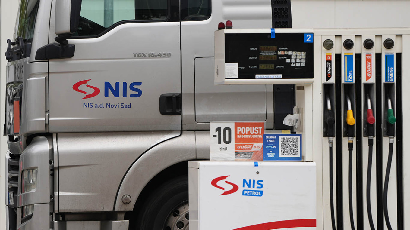 „ГАЗПРОМ“ СЕ СОГЛАСИ ДА ГИ ПРОДАДЕ АКЦИИТЕ ВО СРПСКАТА НАФТЕНА ИНДУСТРИЈА НА УНГАРЦИТЕ ПО АМЕРИКАНСКИТЕ САНКЦИИ