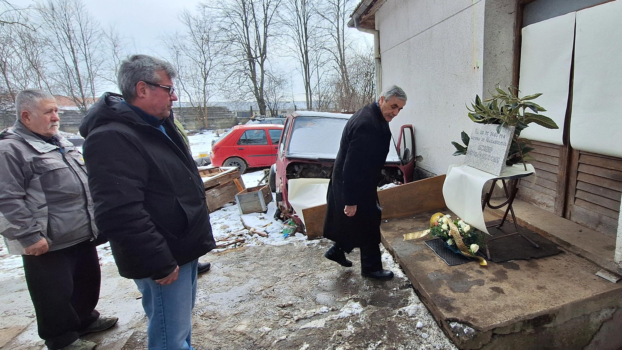 ОДБЕЛЕЖАНА 25-ГОДИШНИНАТА ОД ЗАГИНУВАЊЕТО НА ПОЛИЦАЕЦОТ МОМИР СТОЈАНОВСКИ ПРИ РАКЕТИРАЊЕТО НА ПОЛИЦИСКАТА СТАНИЦА ВО ТЕАРЦЕ ОД ТЕРОРИСТИТЕ ОД ОНА ОДБЕЛЕЖАНА 25-ГОДИШНИНАТА ОД ЗАГИНУВАЊЕТО НА ПОЛИЦАЕЦОТ МОМИР СТОЈАНОВСКИ ПРИ РАКЕТИРАЊЕТО НА ПОЛИЦИСКАТА СТАНИЦА ВО ТЕАРЦЕ ОД ТЕРОРИСТИТЕ ОД ОНА