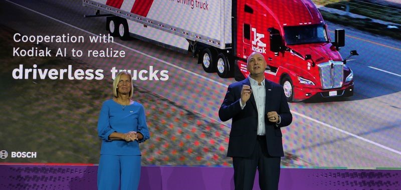 АВТОМОБИЛСКАТА КАБИНА СО ВЕШТАЧКА ИНТЕЛИГЕНЦИЈА НА „БОШ“ МОЖЕ ДА НАЈДЕ ПАРКИНГ МЕСТО