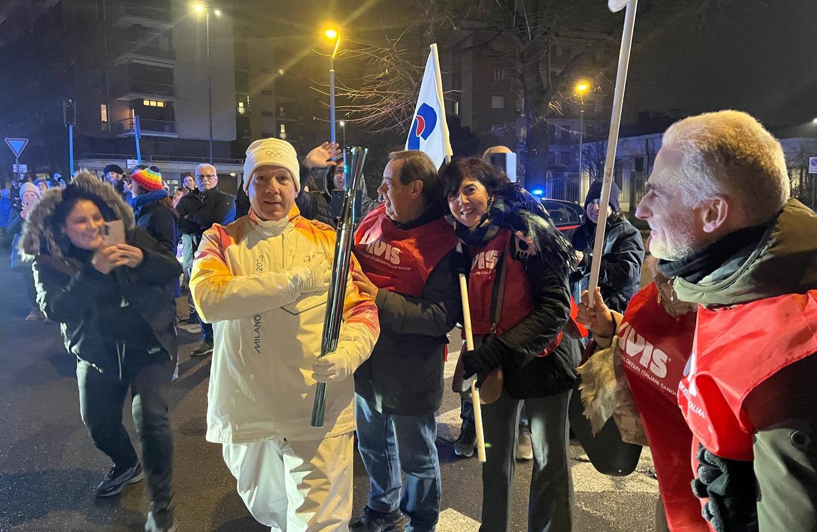 МАКЕДОНЕЦОТ МАРЈАН АТАНАСОВ ГО НОСЕШЕ ОЛИМПИСКИОТ ПЛАМЕН НИЗ ПЈАЧЕНЦА И СИ ГО ОСТВАРИ ДЕТСКИОТ СОН