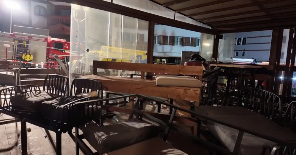 НАЈМАЛКУ 40 МРТВИ И 115 ПОВРЕДЕНИ ВО ПОЖАРОТ НА НОВОГОДИШНА ЗАБАВА ВО КРАН-МОНТАНА НАЈМАЛКУ 40 МРТВИ И 115 ПОВРЕДЕНИ ВО ПОЖАРОТ НА НОВОГОДИШНА ЗАБАВА ВО КРАН-МОНТАНА