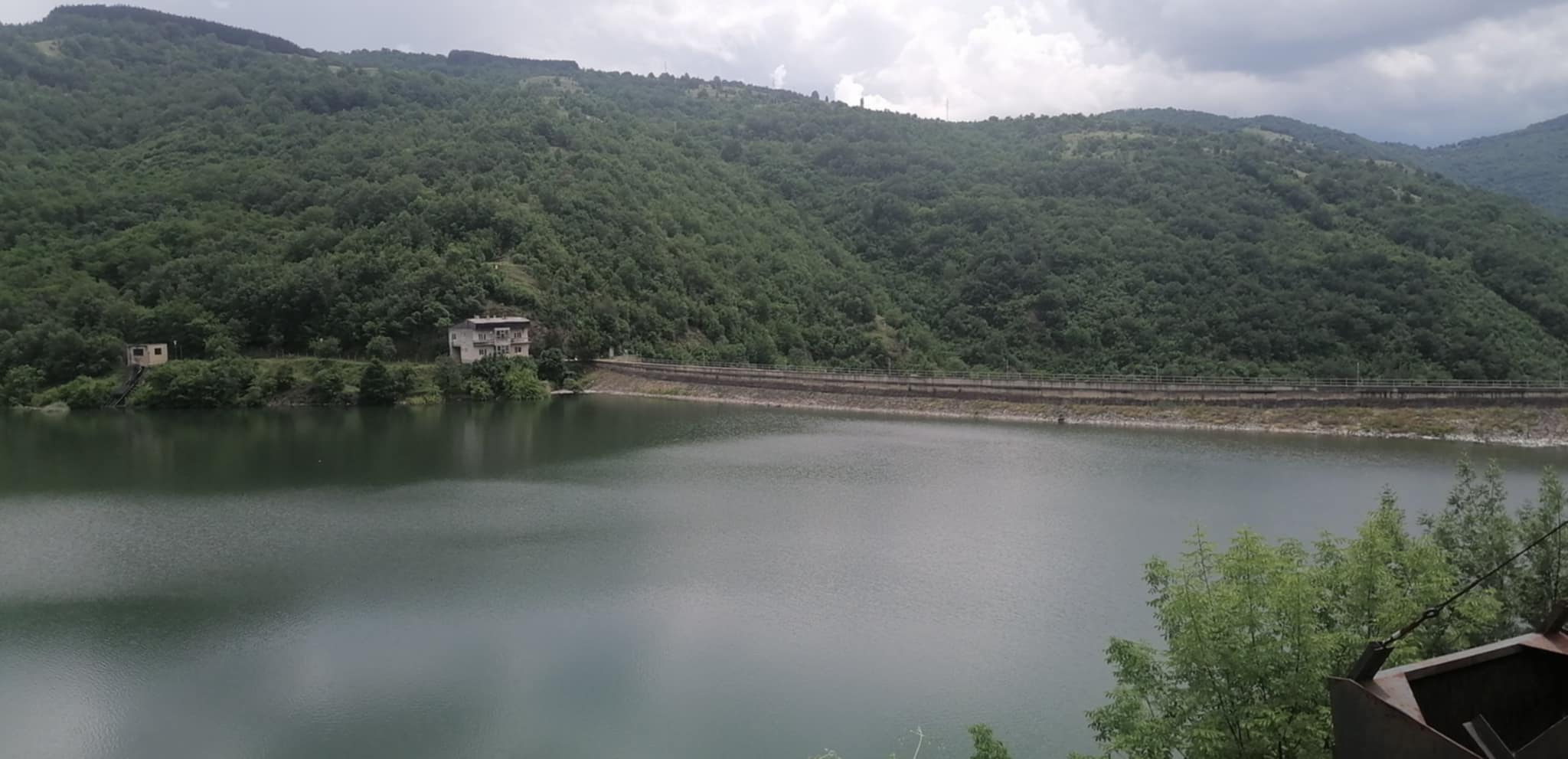 БРАНИТЕ ВО ИСТОЧНА МАКЕДОНИЈА ИСПОЛНИЈА ПОЛОВИНА КАПАЦИТЕТ ПО ТРИ ДЕНА ВРНЕЖИ, СЕ ПЛАНИРА КОНТИНУИРАНО ИСПУШТАЊЕ ВОДА