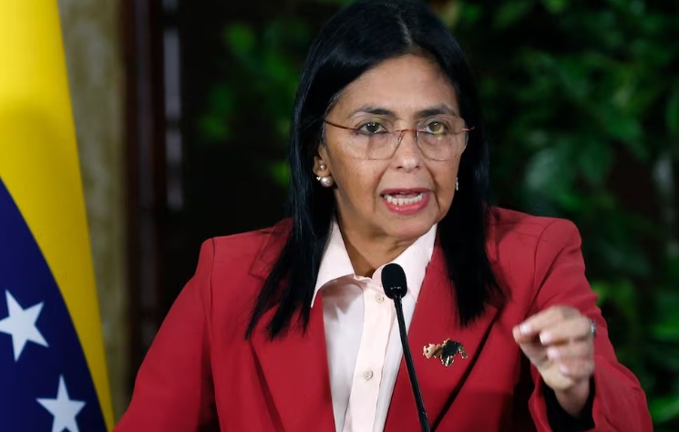 ВЕНЕЦУЕЛА НЕМА ДА БИДЕ НИЧИЈА КОЛОНИЈА, МАДУРО Е ЕДИНСТВЕНИОТ ПРЕТСЕДАТЕЛ, КАЖА ПОТПРЕТСЕДАТЕЛКАТА РОДРИГЕС