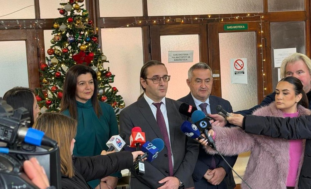 НА ПРИРОДНО-МАТЕМАТИЧКИОТ ФАКУЛТЕТ ЌЕ СЕ ВРШИ ГЕНЕТСКА АНАЛИЗА НА ЕМБРИОНОТ ПРЕД ДА ПОЧНЕ ПОСТАПКАТА ЗА ИНВИТРО, НАЈАВИЈА ДЕКАНОТ ТРПЕСКИ И КЛЕКОВСКИ ОД ФЗО