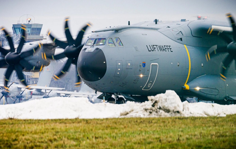 ЕВРОПСКИ ТРУПИ НА ГРЕНЛАНД НЕМА ДА ГИ ПРОМЕНАТ ПЛАНОВИТЕ НА ТРАМП ЗА НЕГОВО ПРЕЗЕМАЊЕ, КАЖА БЕЛАТА КУЌА