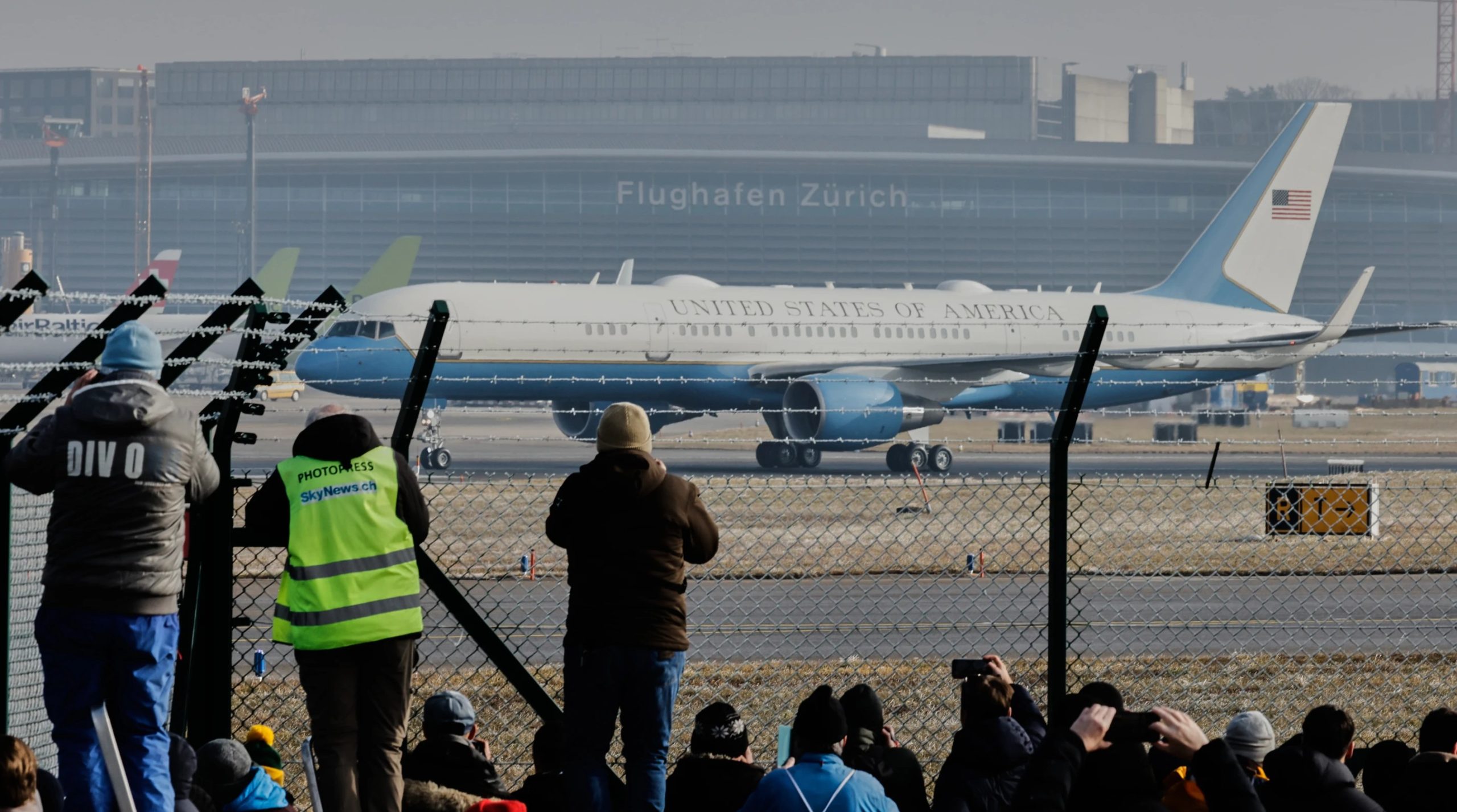 МЕРЦ И ФОН ДЕР ЛАЈЕН ГИ ОТКАЖАА СРЕДБИТЕ СО ТРАМП ВО ДАВОС, СИ ЗАМИНАЛ И МАКРОН