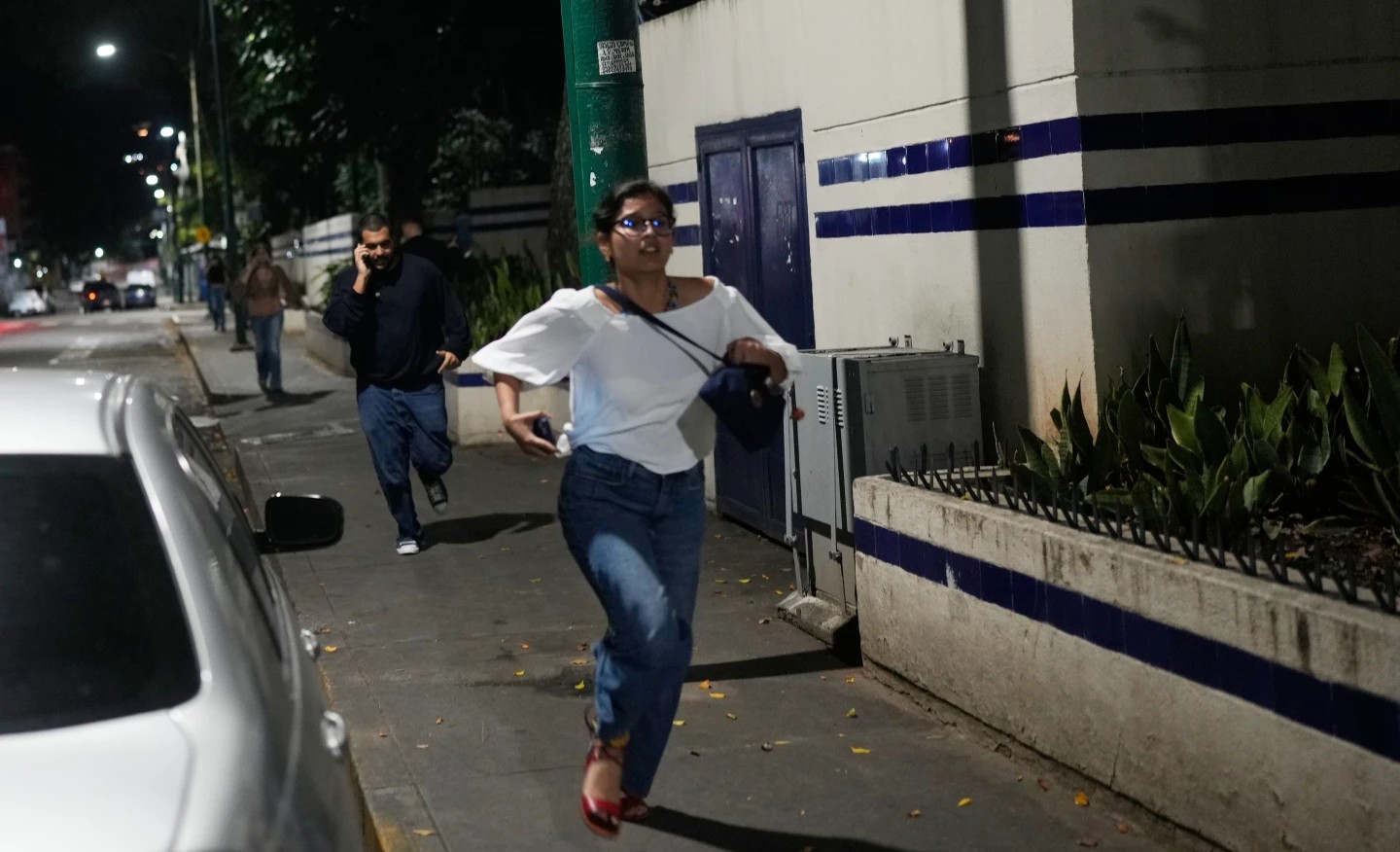 ТРАМП НАРЕДИЛ НАПАДИ НА ВЕНЕЦУЕЛА, МАДУРО ПРОГЛАСИ ВОНРЕДНА СОСТОЈБА ТРАМП НАРЕДИЛ НАПАДИ НА ВЕНЕЦУЕЛА, МАДУРО ПРОГЛАСИ ВОНРЕДНА СОСТОЈБА