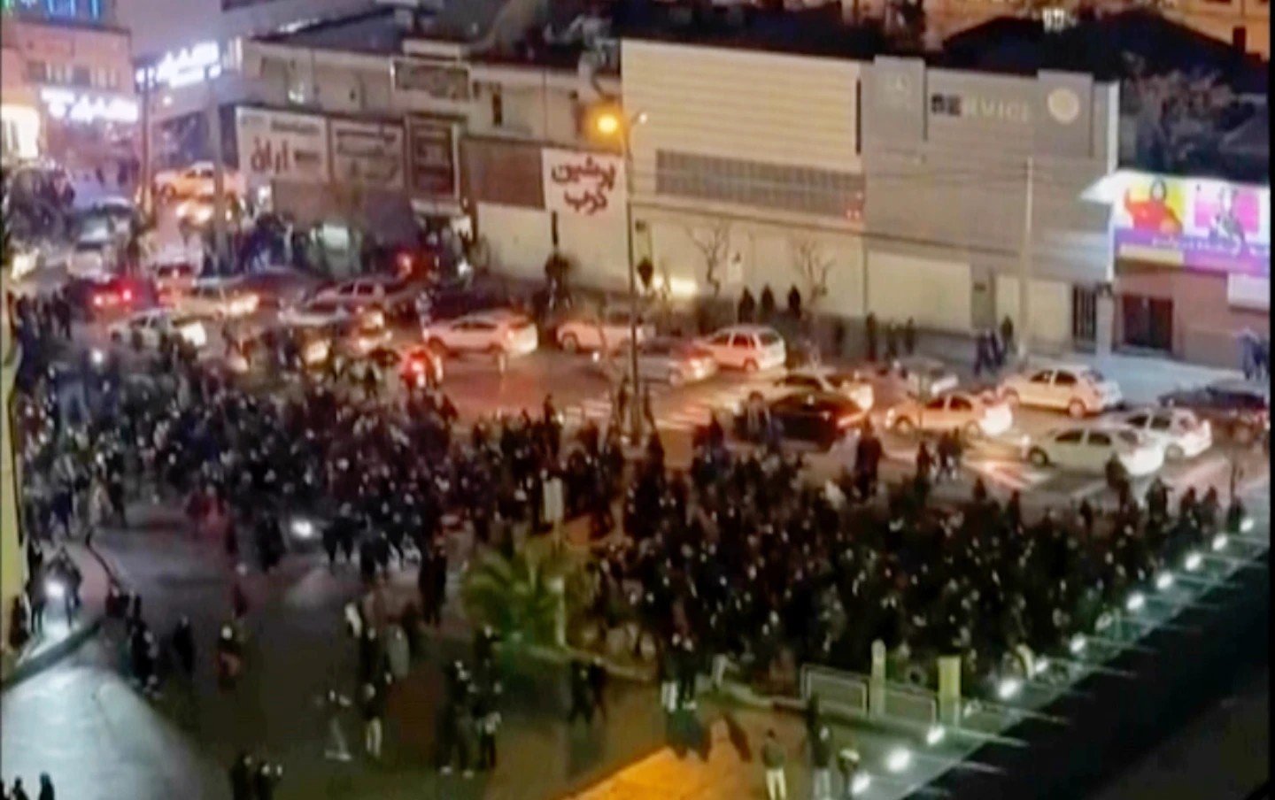 ТРАМП РАЗГЛЕДУВА ОПЦИИ ПРОТИВ ИРАН И НЕ ИСКЛУЧУВА ВОЕНА АКЦИЈА ЗА ДА ПОТТИКНЕ НОВИ ПРОТЕСТИ ВО ЗЕМЈАТА ТРАМП РАЗГЛЕДУВА ОПЦИИ ПРОТИВ ИРАН И НЕ ИСКЛУЧУВА ВОЕНА АКЦИЈА ЗА ДА ПОТТИКНЕ НОВИ ПРОТЕСТИ ВО ЗЕМЈАТА